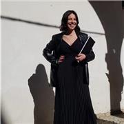 Laureata in lingue e letterature e in storia dell'arte offre lezioni di lingua, letteratura, traduzione, storia dell'arte e affini